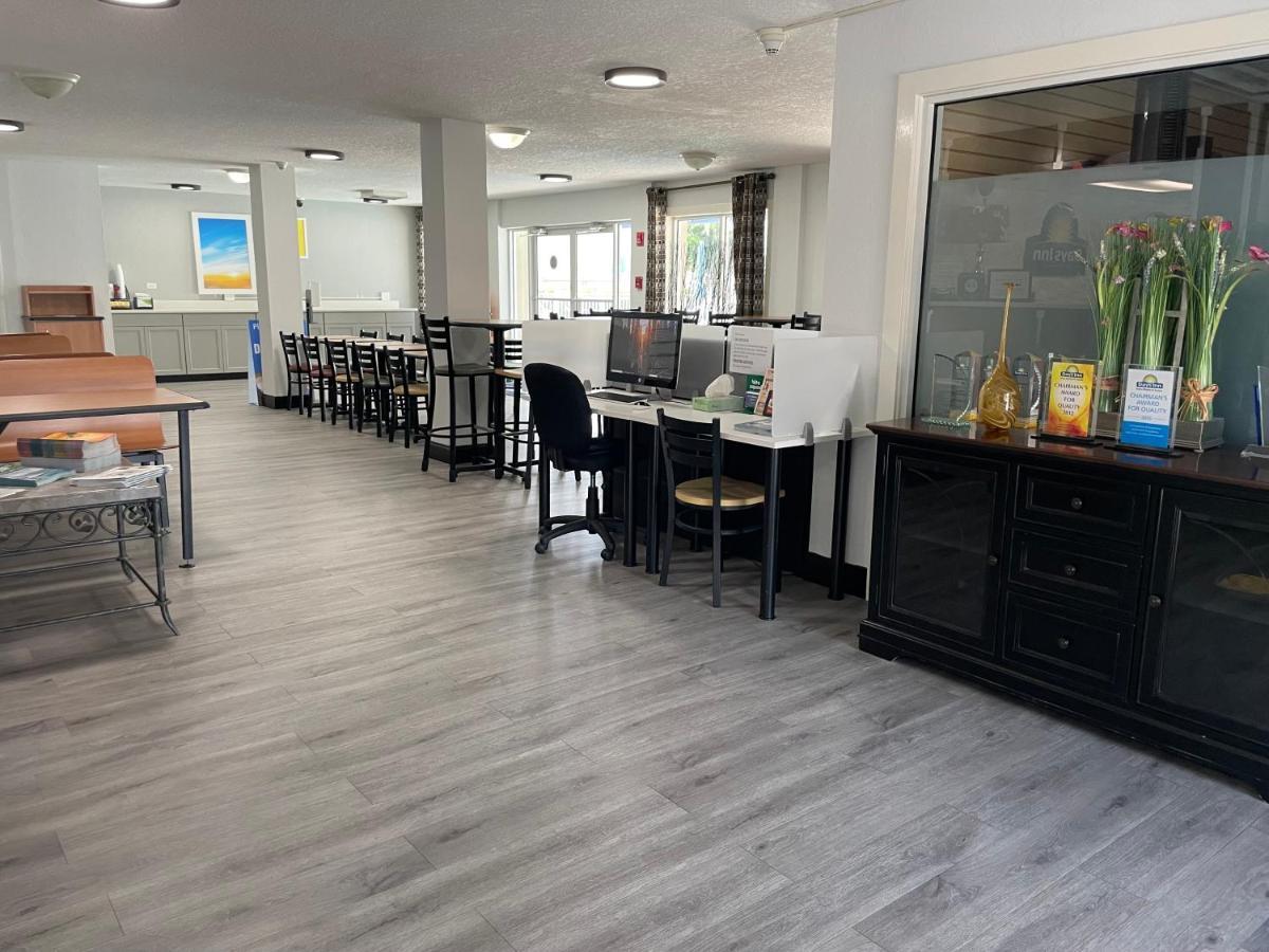 Days Inn By Wyndham Port Charlotte Town Center Екстериор снимка