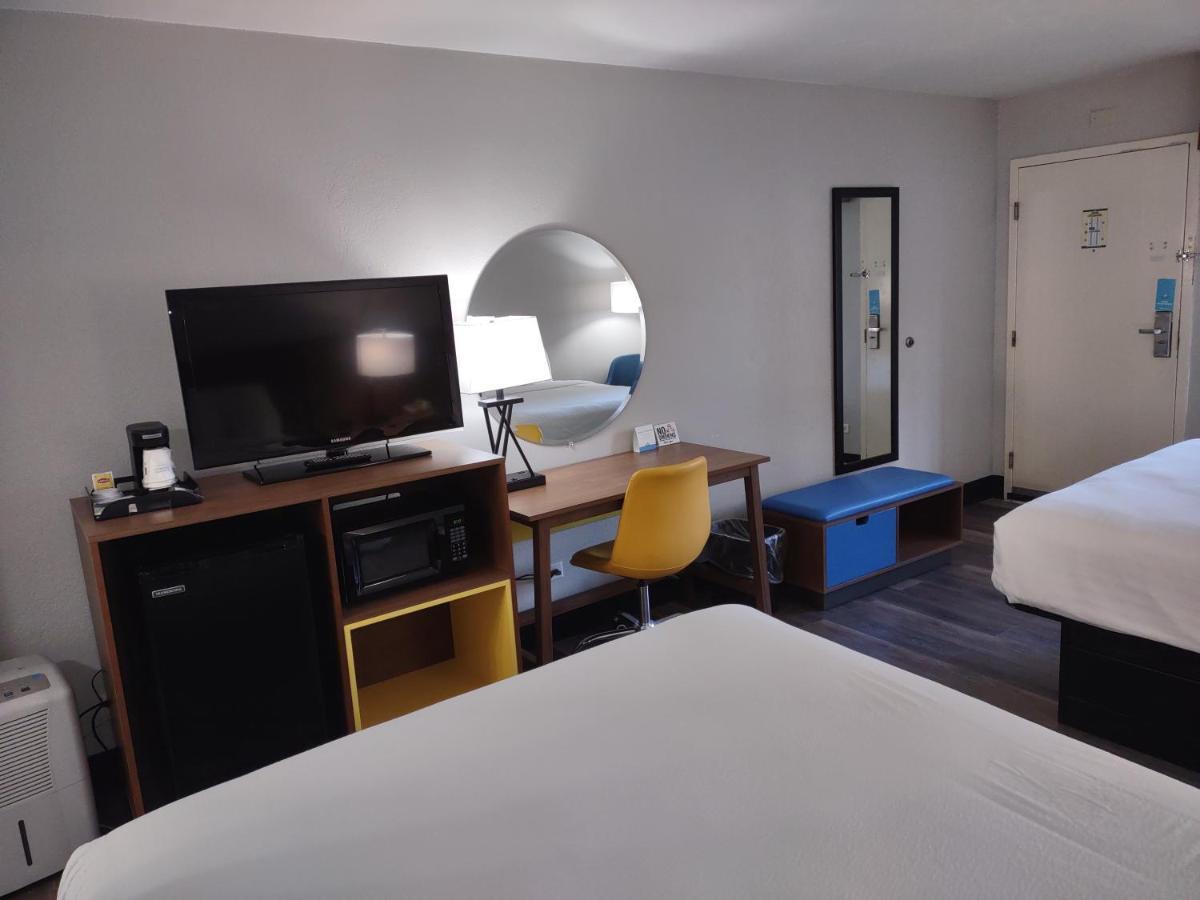 Days Inn By Wyndham Port Charlotte Town Center Екстериор снимка
