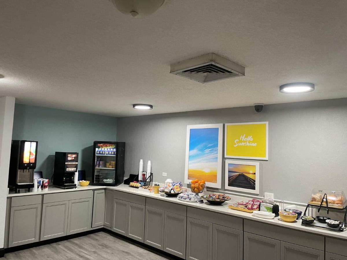 Days Inn By Wyndham Port Charlotte Town Center Екстериор снимка