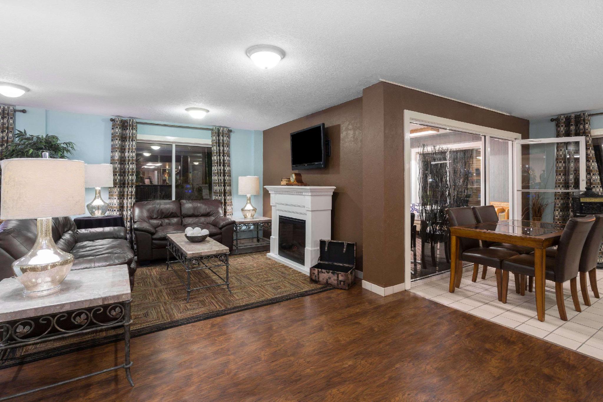 Days Inn By Wyndham Port Charlotte Town Center Екстериор снимка