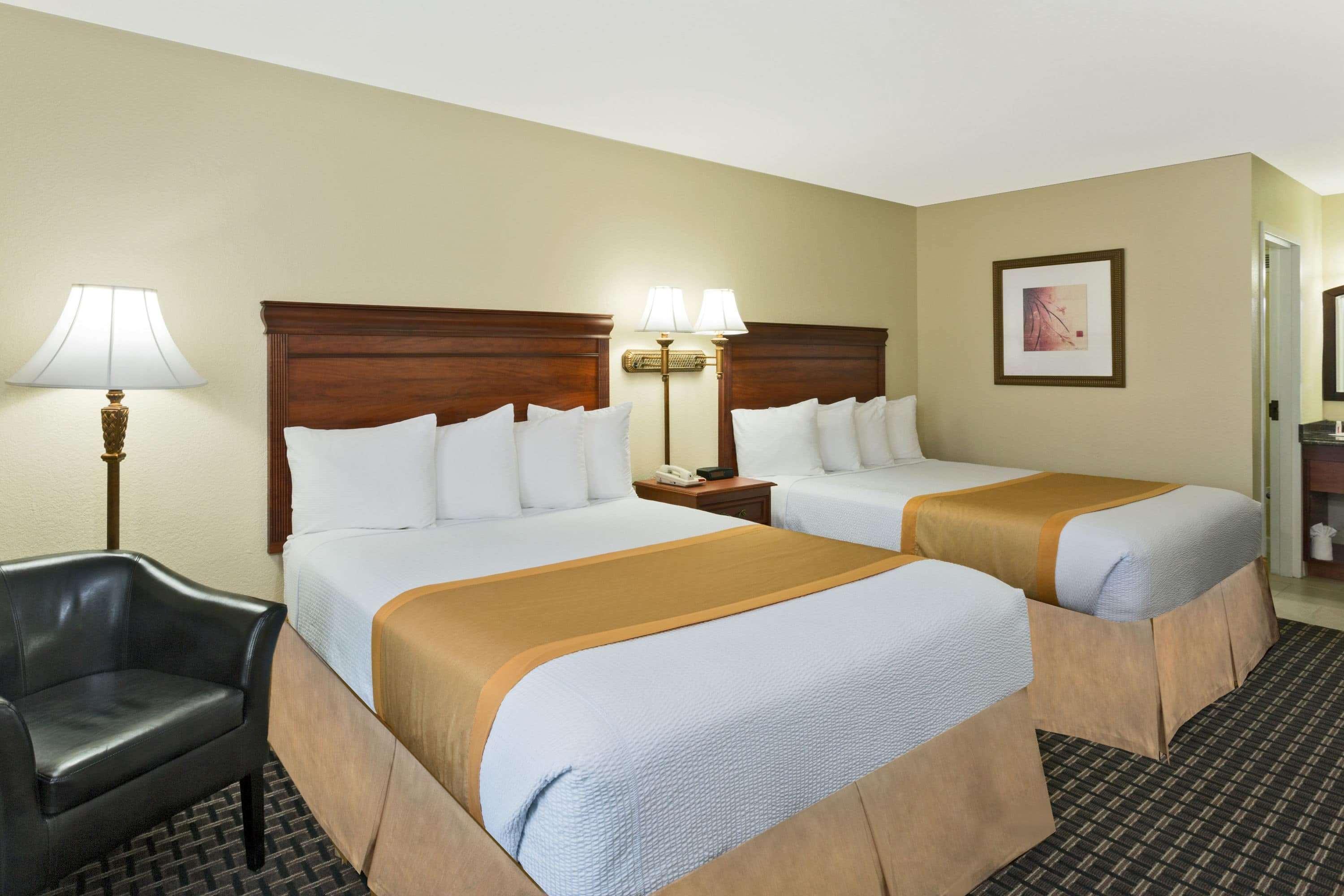 Days Inn By Wyndham Port Charlotte Town Center Екстериор снимка