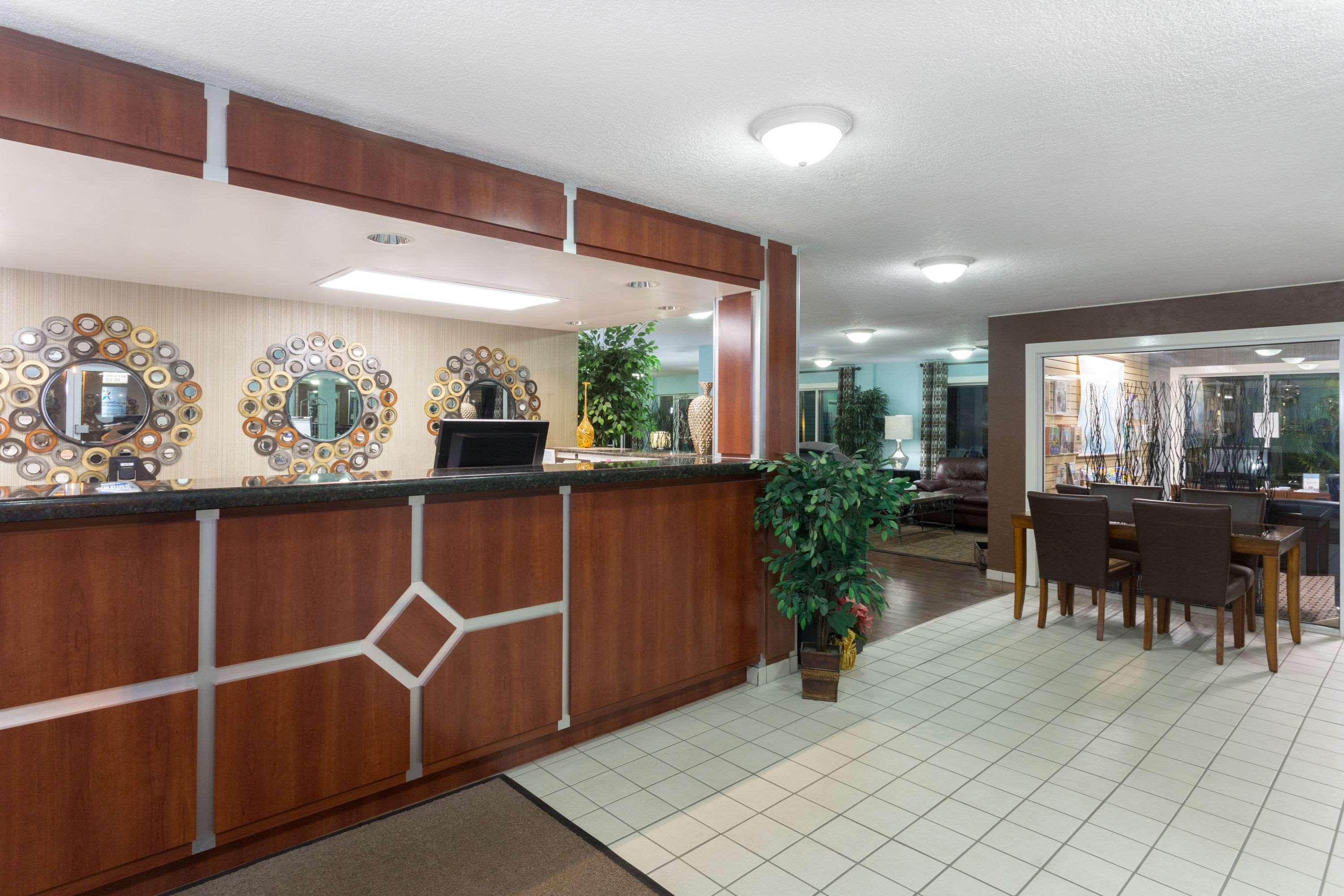 Days Inn By Wyndham Port Charlotte Town Center Екстериор снимка