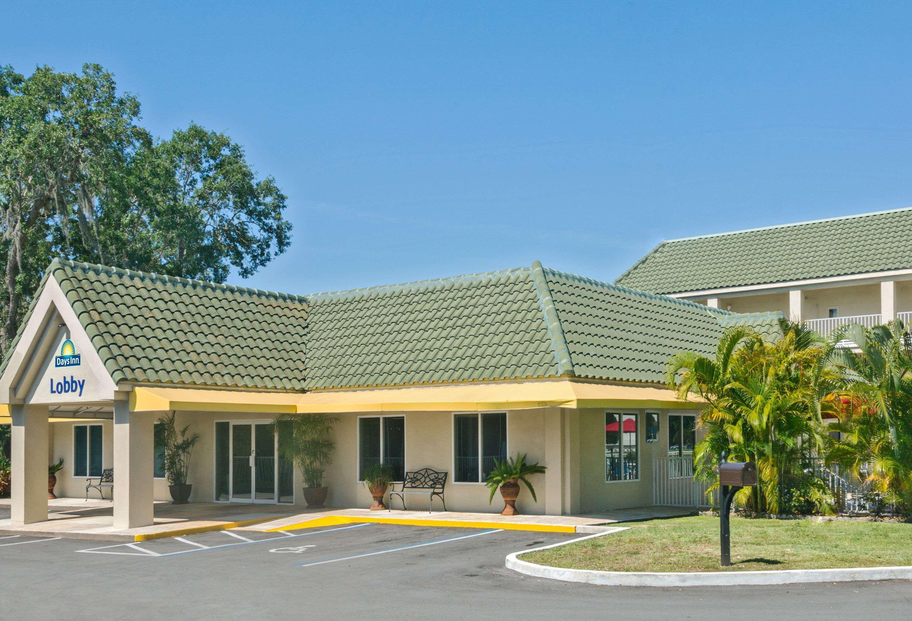 Days Inn By Wyndham Port Charlotte Town Center Екстериор снимка