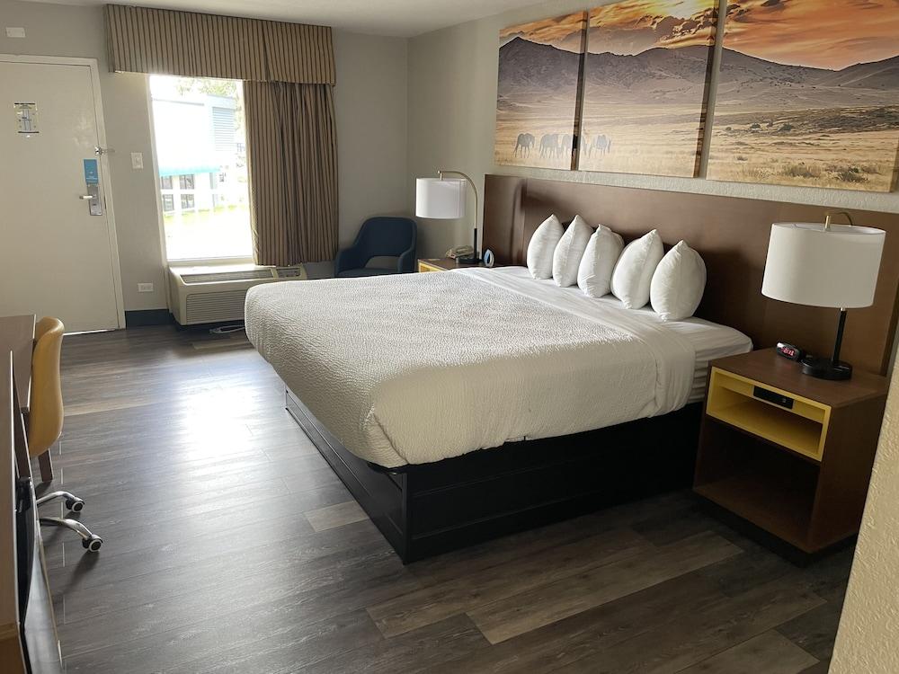 Days Inn By Wyndham Port Charlotte Town Center Екстериор снимка