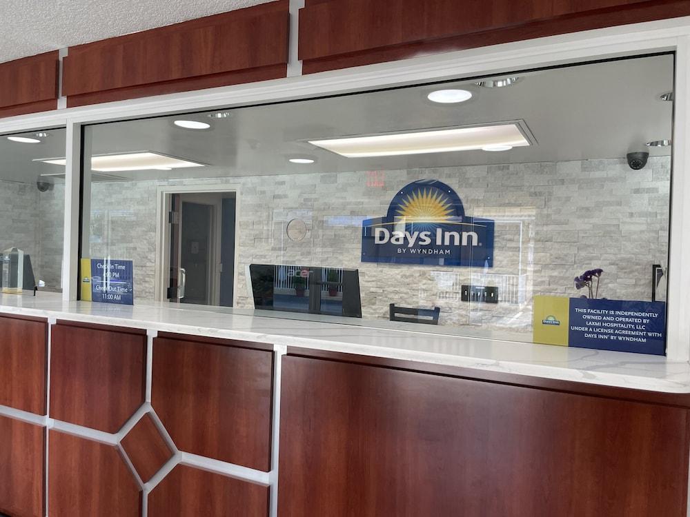 Days Inn By Wyndham Port Charlotte Town Center Екстериор снимка