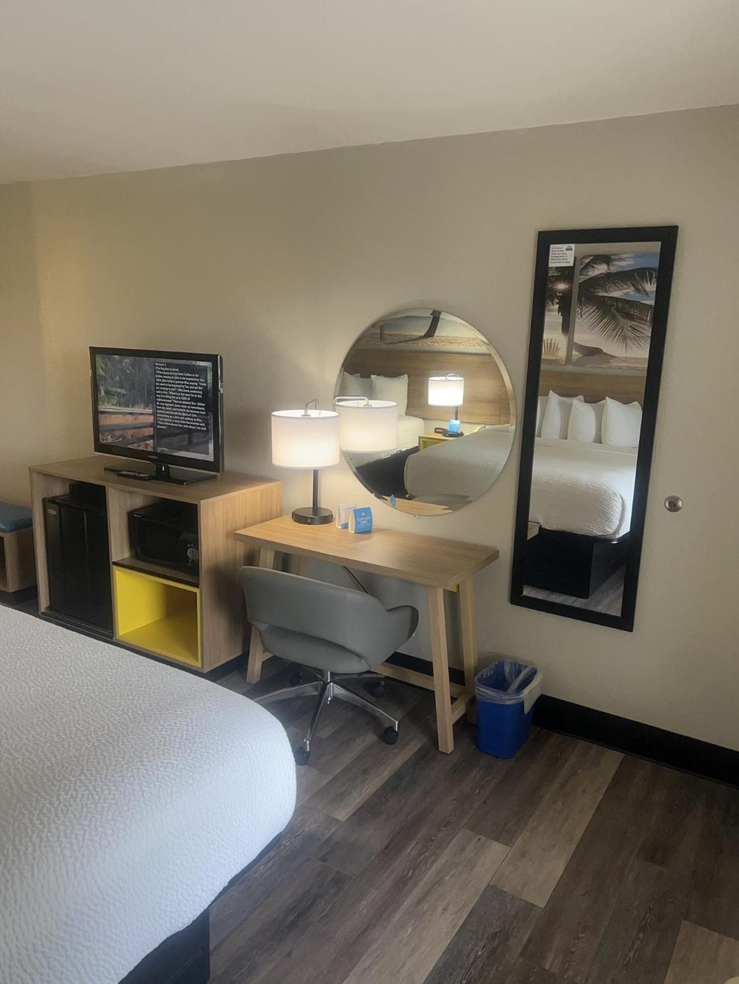 Days Inn By Wyndham Port Charlotte Town Center Екстериор снимка