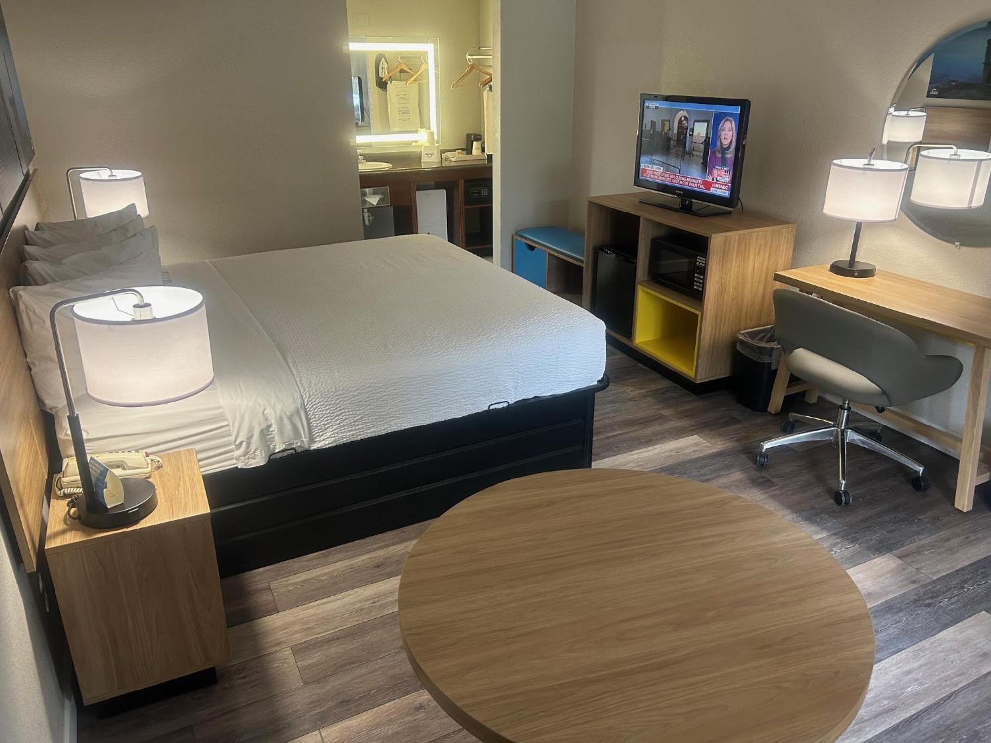 Days Inn By Wyndham Port Charlotte Town Center Екстериор снимка