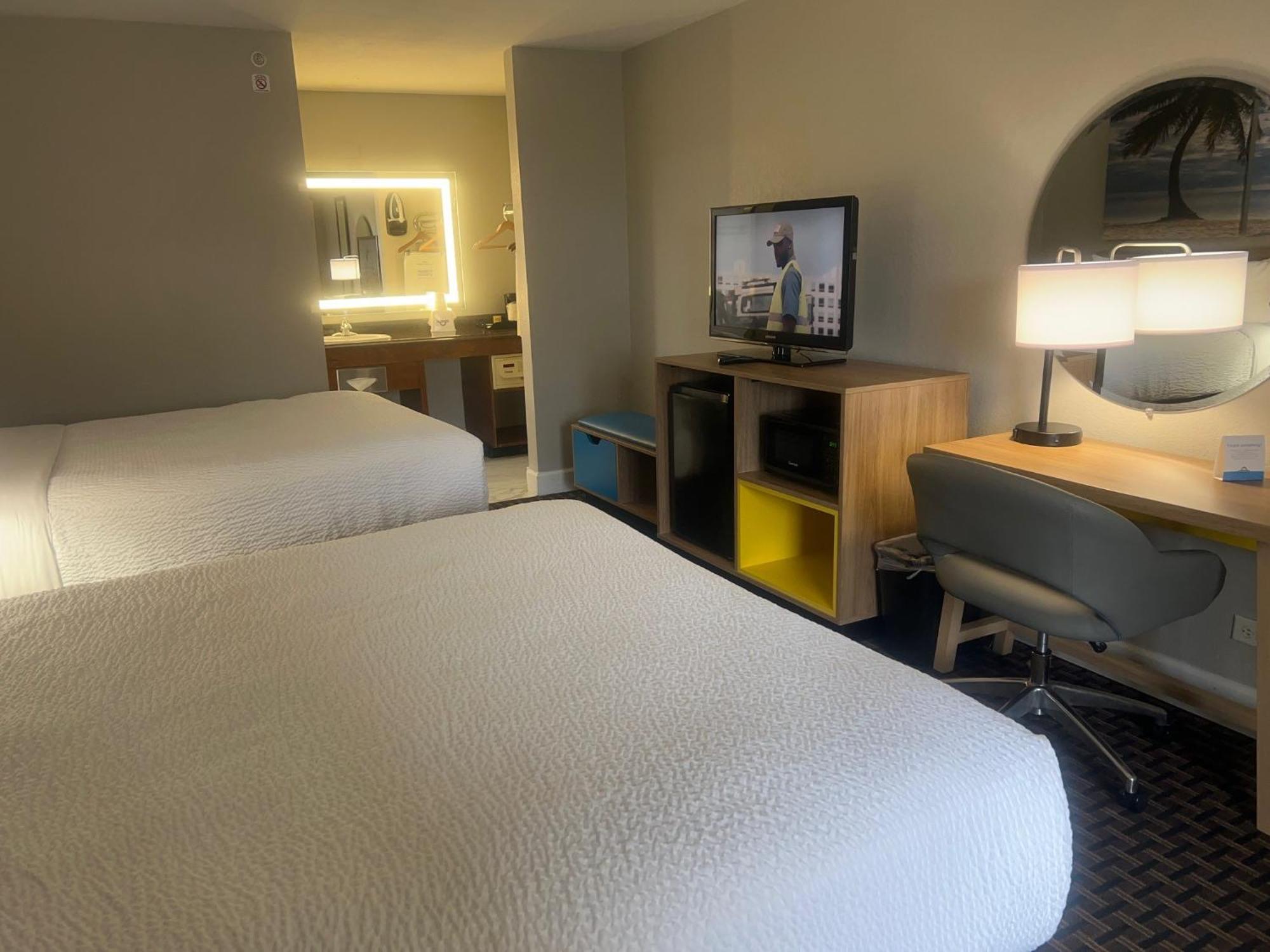 Days Inn By Wyndham Port Charlotte Town Center Екстериор снимка