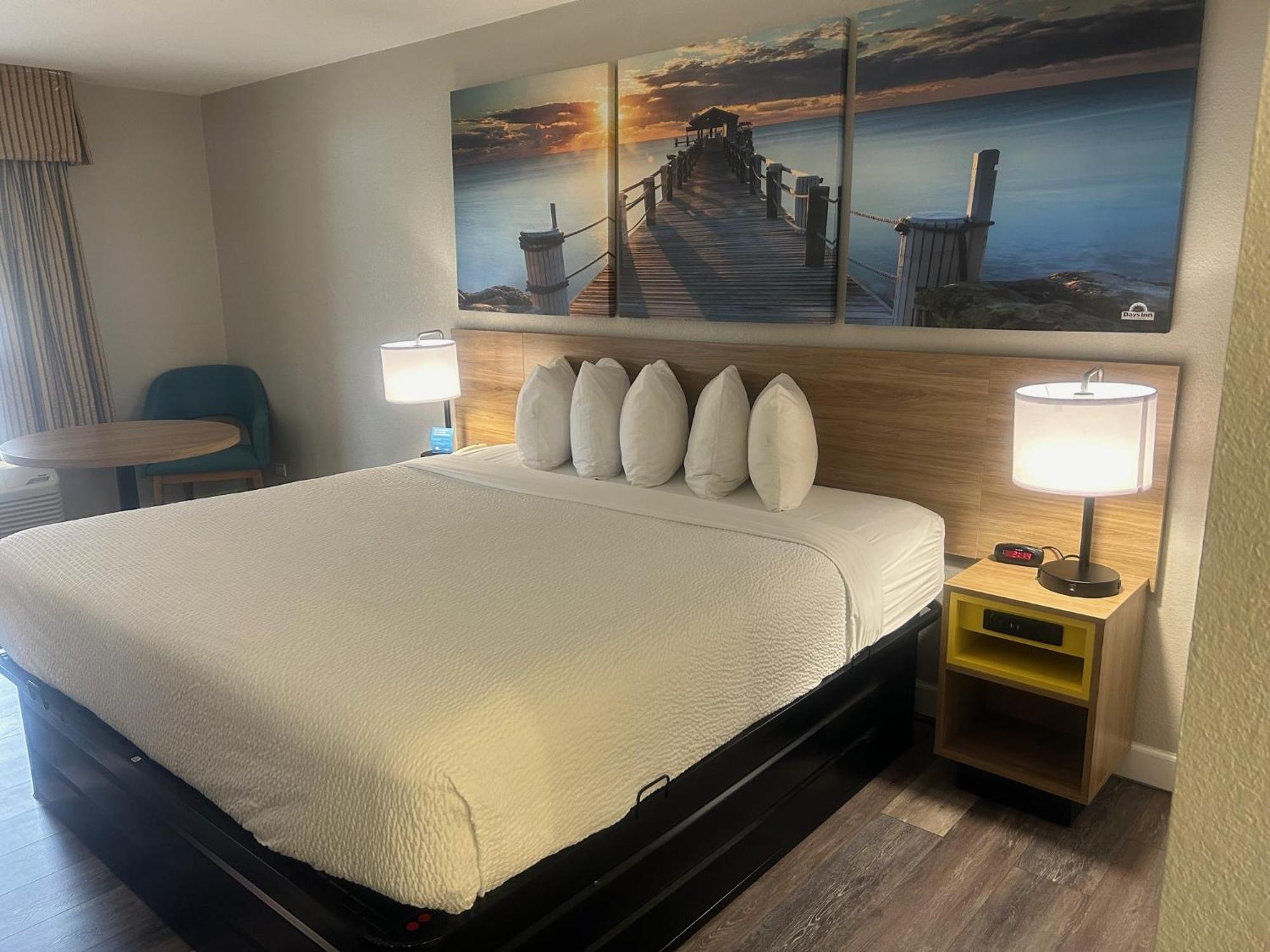 Days Inn By Wyndham Port Charlotte Town Center Екстериор снимка